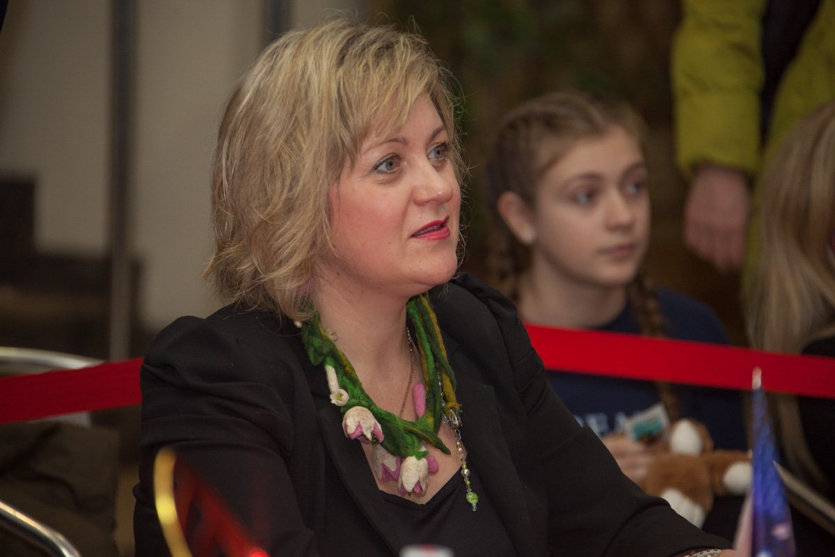 Дети исполняли песни на разных языках Дети исполняли песни на разных языках