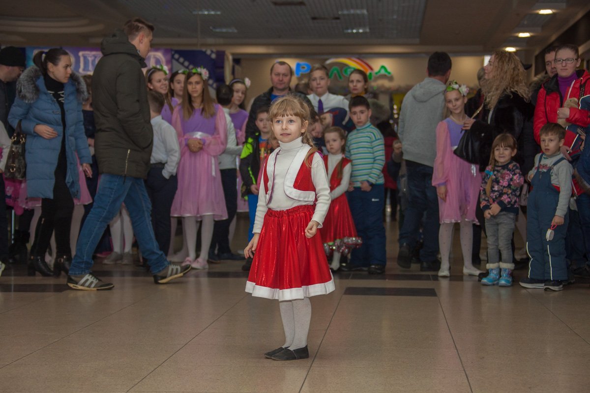 Малыши выступали в народных костюмах Малыши выступали в народных костюмах