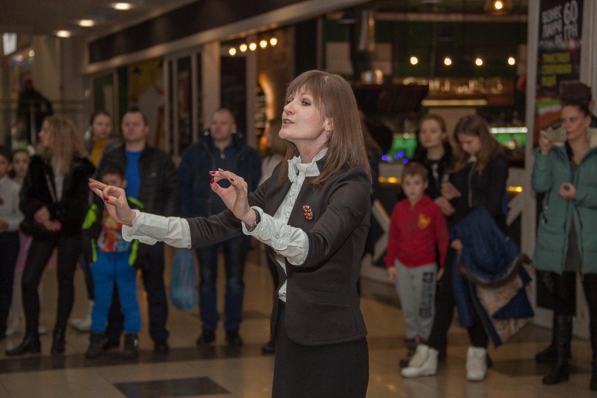 Преподаватели помогали своим подопечным Преподаватели помогали своим подопечным