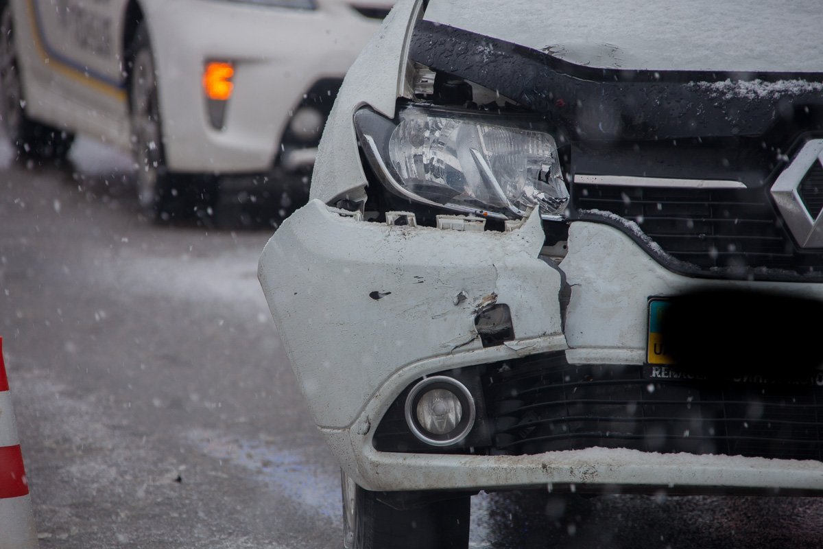 На место происшествия приехал патруль полиции На место происшествия приехал патруль полиции
