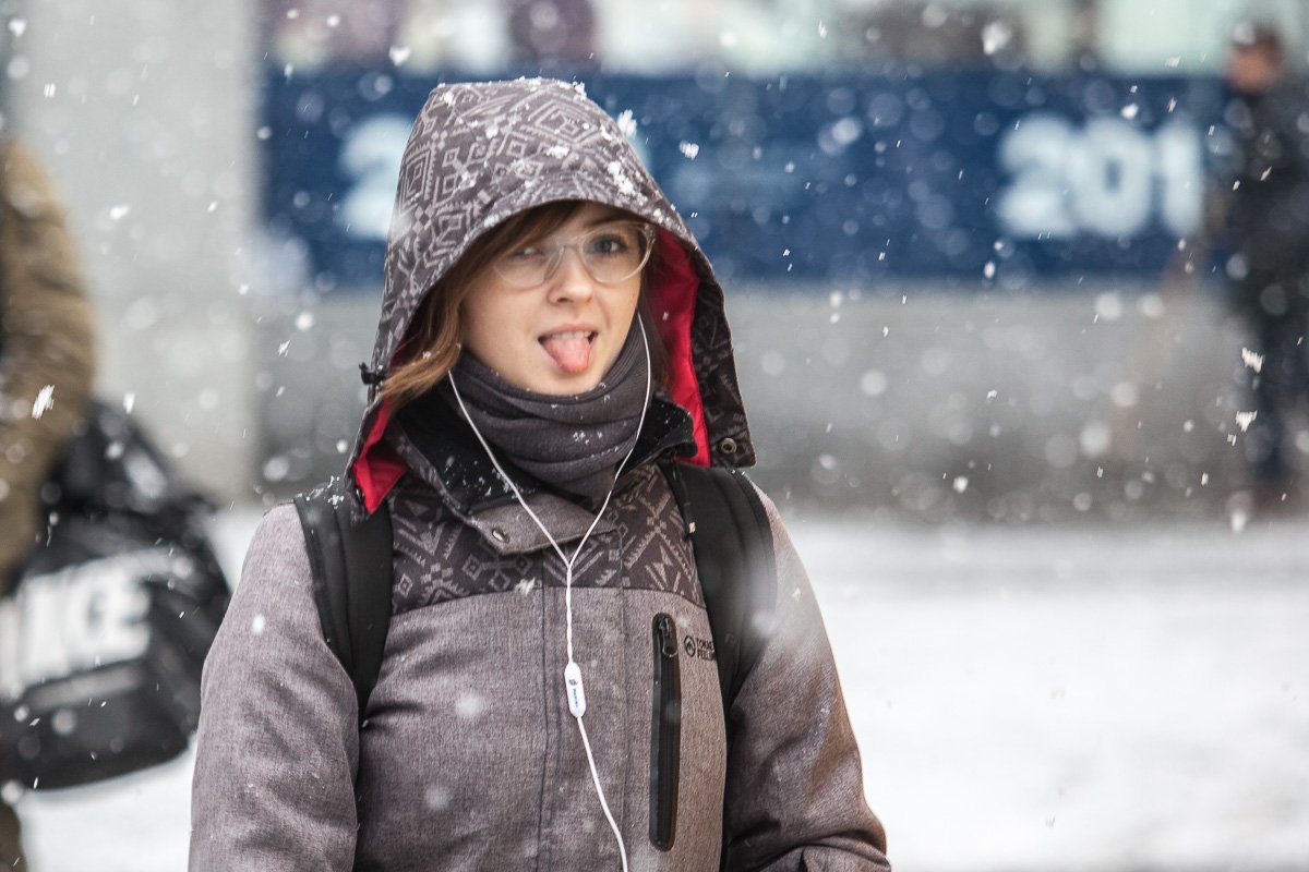 Счастье - ловить снежинки языком