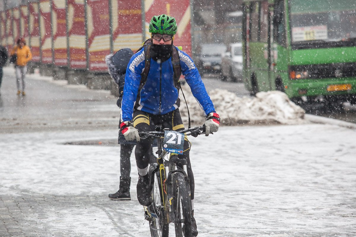 Снегопад - не повод забывать верного коня