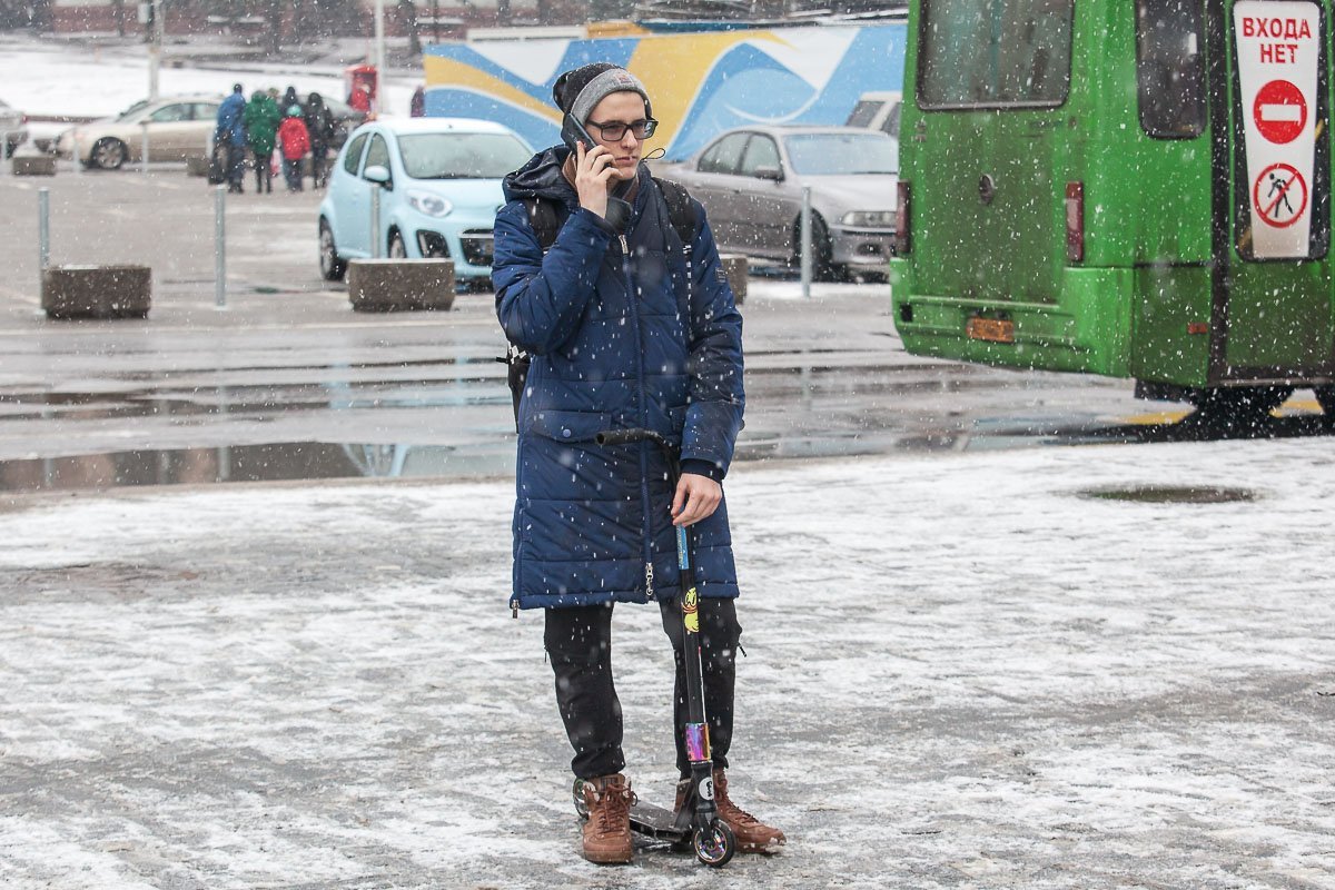 Устал ждать маршрутку, отбери у ребенка самокат