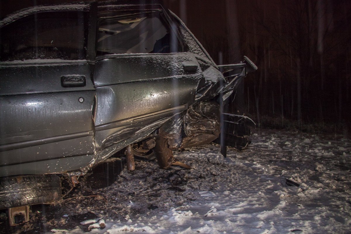 Будьте осторожнее : на дорогах скользко