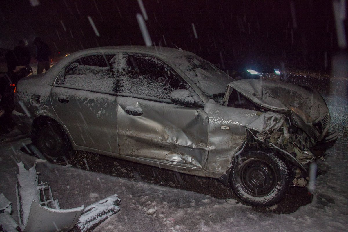 Снегопад привел к серьезной аварии