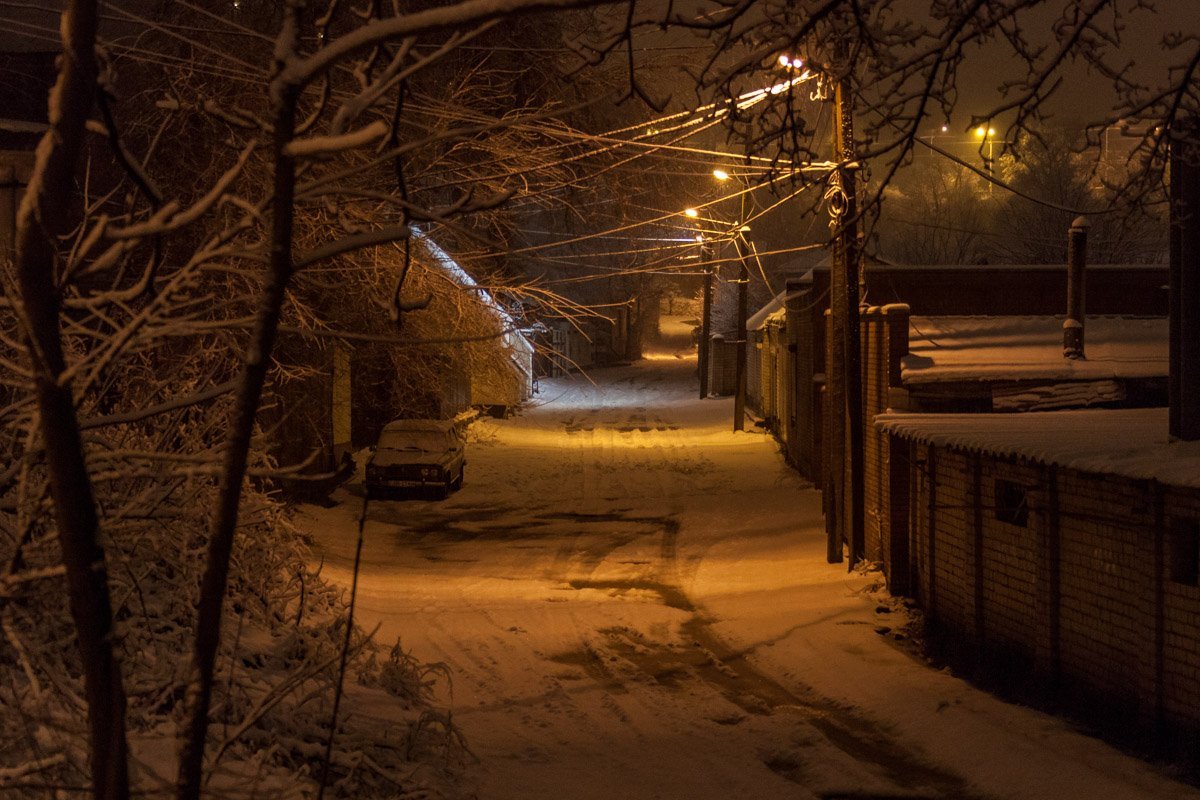 Автомобили и пешеходы оставляют на дорогах свои следы Автомобили и пешеходы оставляют на дорогах свои следы