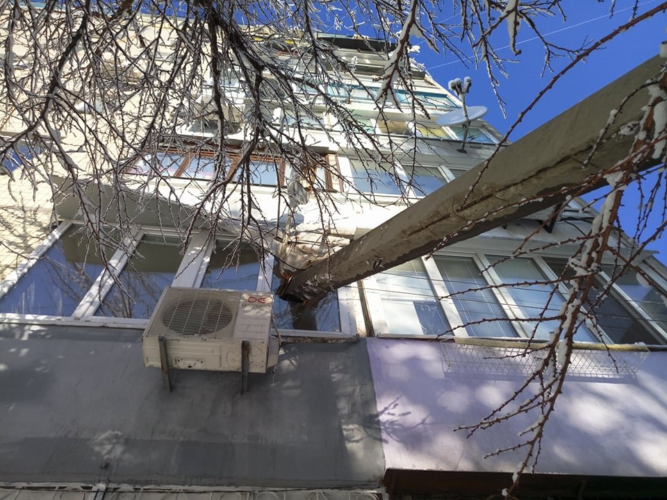 Коммунальные службы уже выехали на место