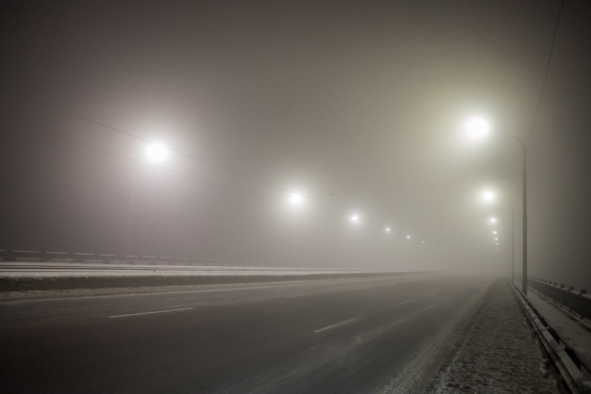 Улицы города погрузились в туман Улицы города погрузились в туман