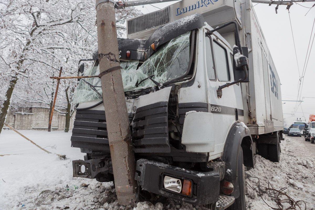 Авария произошла около 6:00