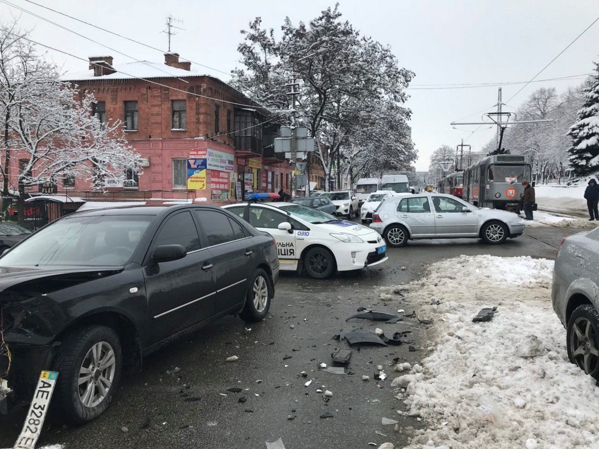 ДТП произошло на перекрестке улиц Троицкой и Святослава Храброго