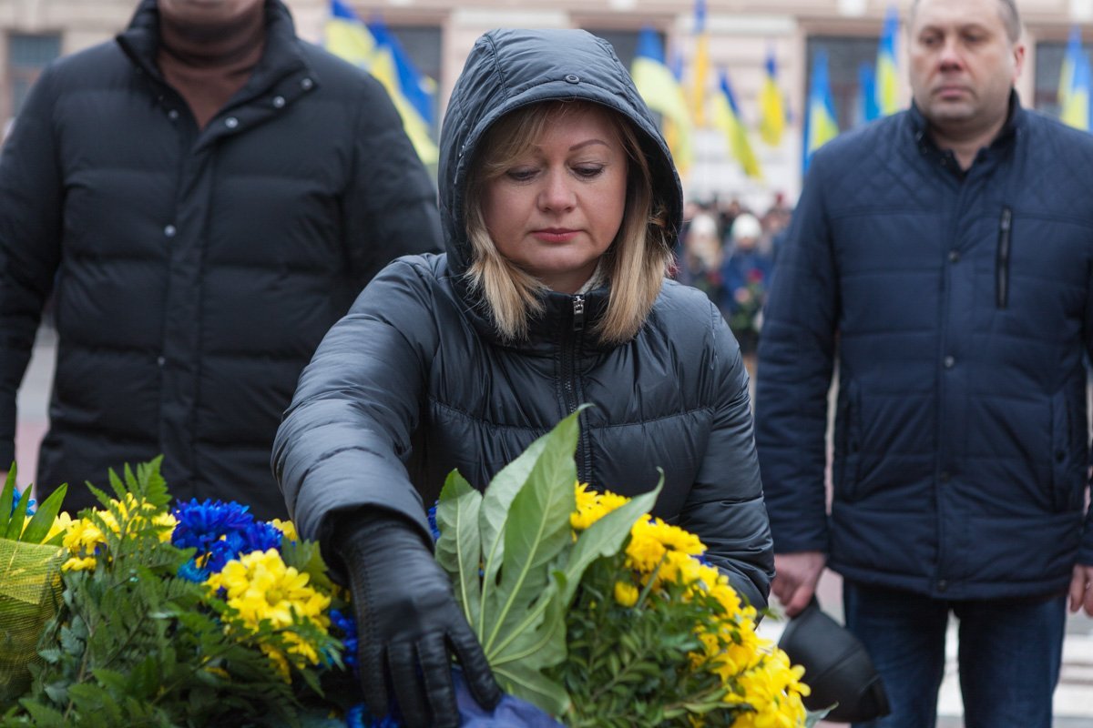 В Днепре в честь Дня Соборности Украины возложили цветы к памятнику Шевченко 7