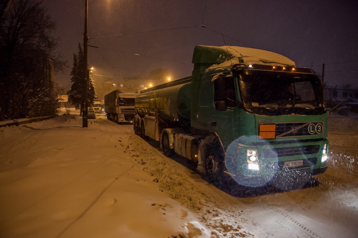 Дальнобойщики ждут улучшения погодных условий Дальнобойщики ждут улучшения погодных условий