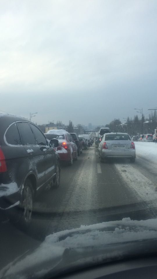 Длинная пробка на проспекте Слобожанском Длинная пробка на проспекте Слобожанском