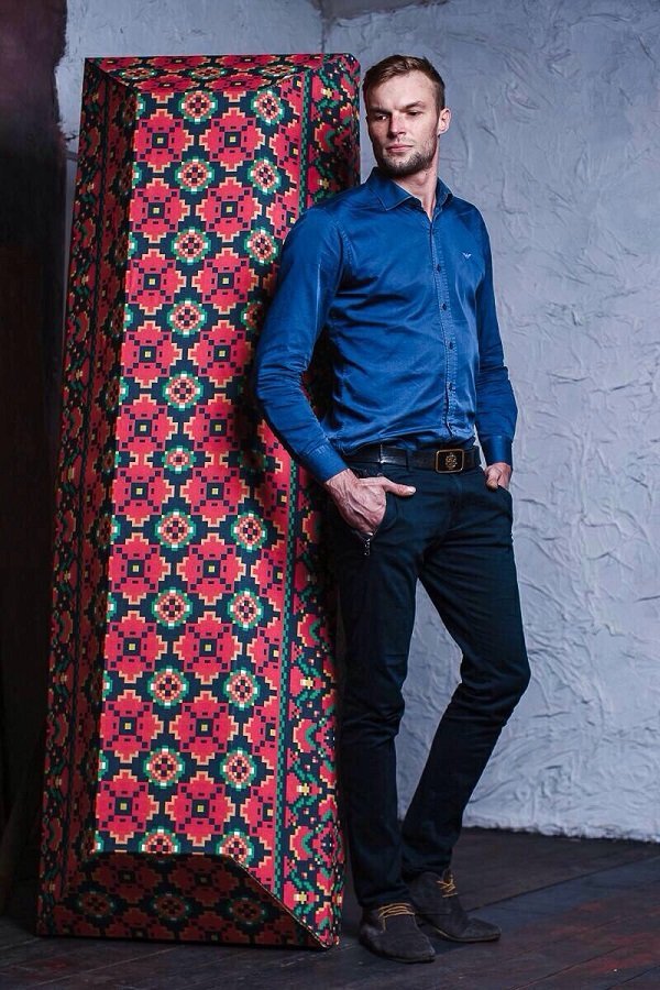 Сексуальные девушки на фоне гробов в Днепре: жителей возмутила необычная фотосессия 2