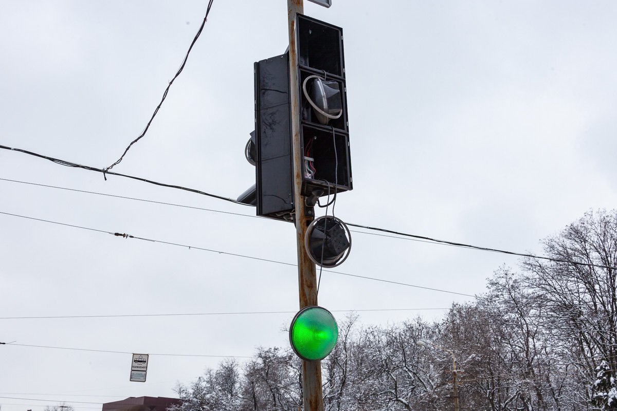 23 января, в 11:20, на проспекте Богдана Хмельницкого, автомобиль Mitsubishi врезался в светофор 23 января, в 11:20, на проспекте Богдана Хмельницкого, автомобиль Mitsubishi врезался в светофор