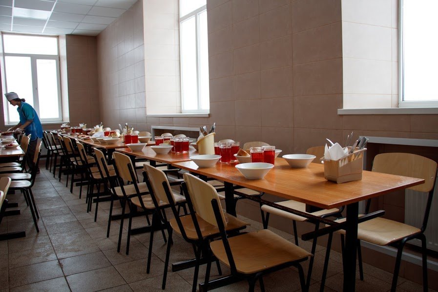 За прошлый год за счет городского бюджета пищеблоки обновили в 21 школе и детском саду