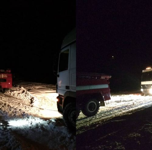 Даже в темноте спасатели помогали людям