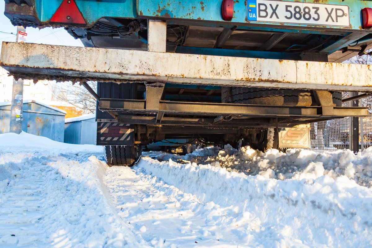 Фура застряла в снегу Фура застряла в снегу