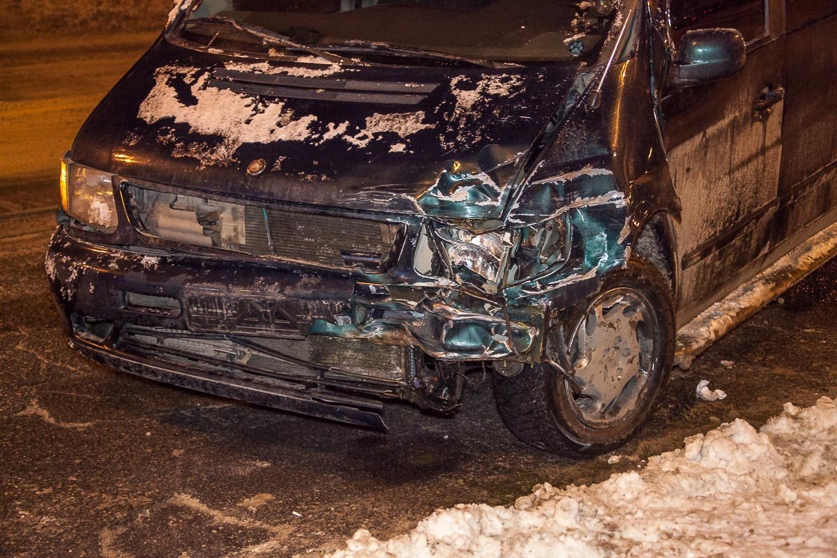 На Чернышевского Mercedes заехал в Chevrolet