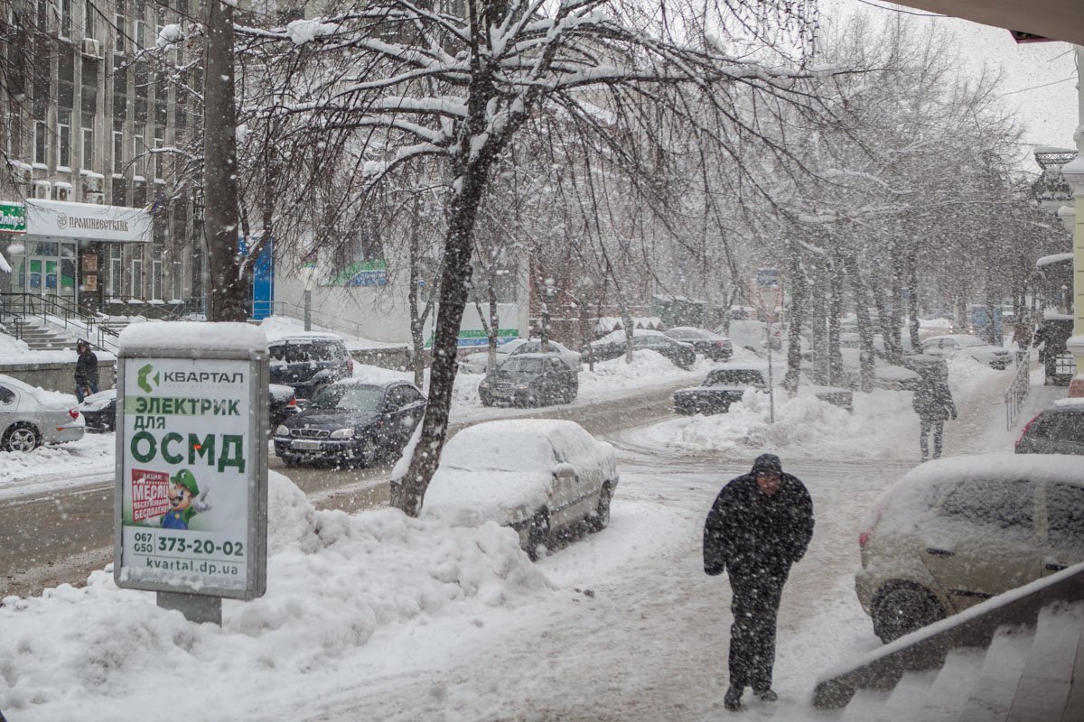 25 января утром в Днепре пошел сильный снегопад 25 января утром в Днепре пошел сильный снегопад
