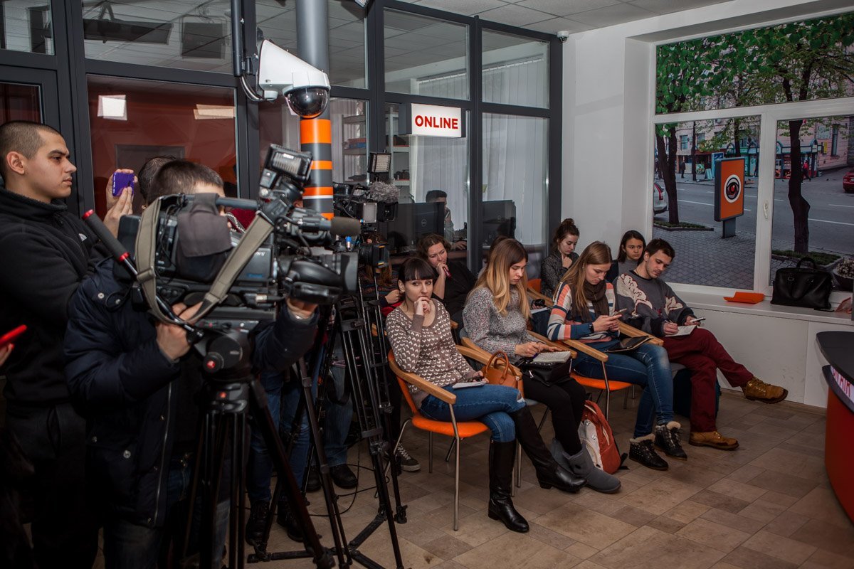 Тема с гробами заинтересовала немало представителей СМИ