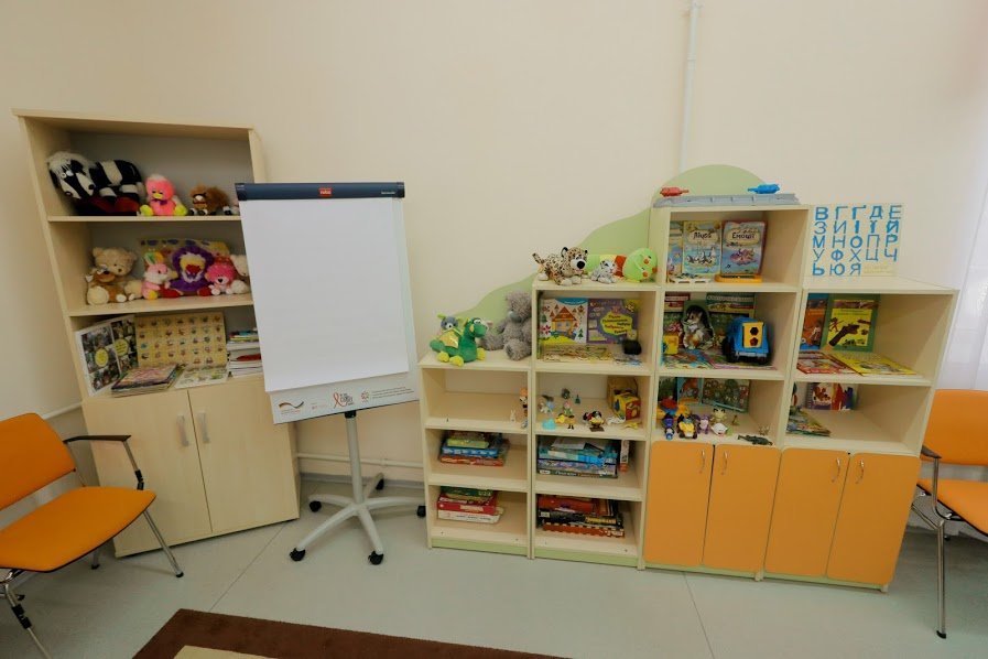 Такие группы на базе школ являются хорошей альтернативой частным учреждениям, которые занимаются подготовкой к школе