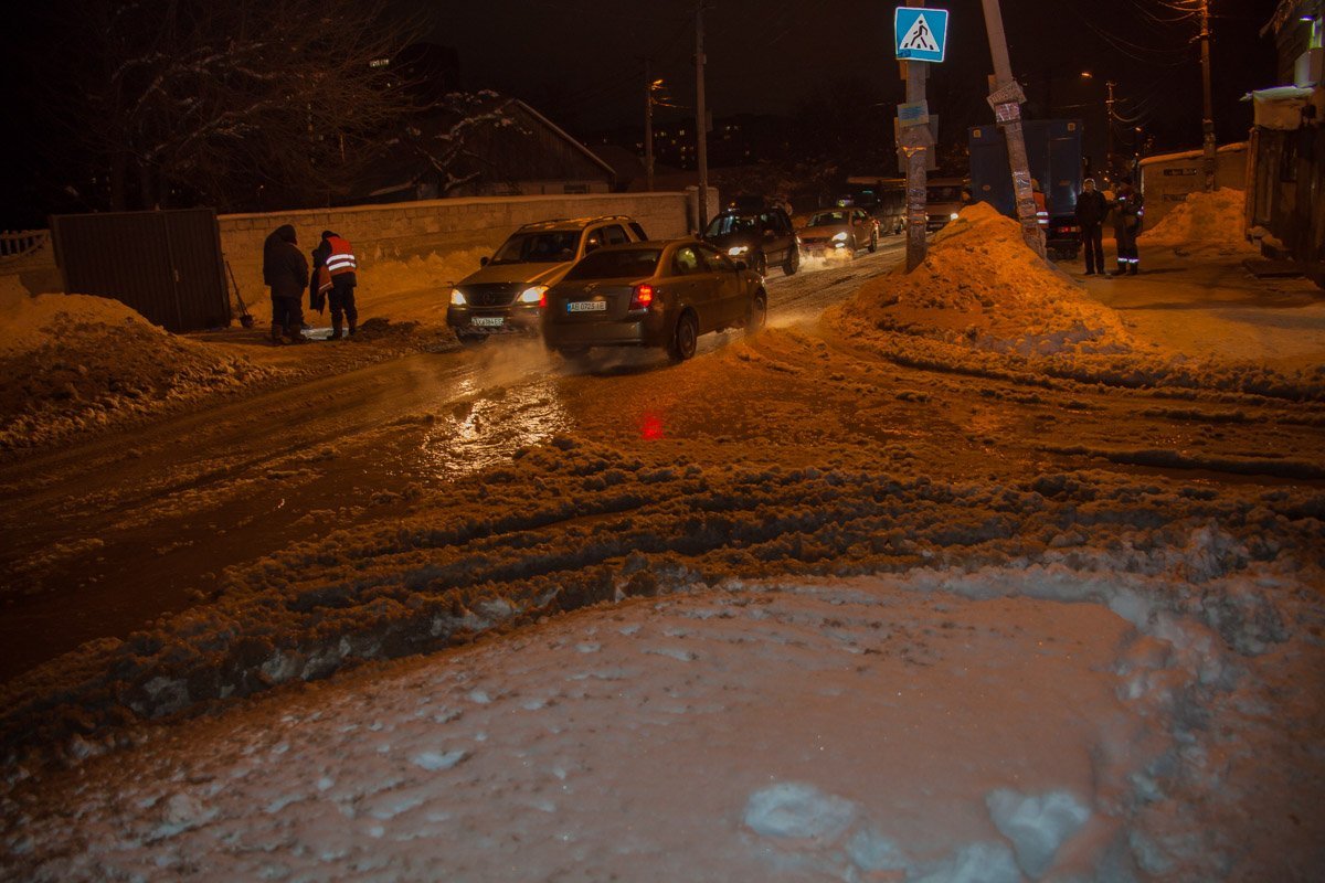 Вода залила также часть улицы Большой Диевской. Вода залила также часть улицы Большой Диевской