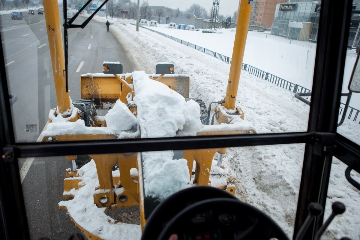 Коммунальщик, это когда хочешь видеть море из окна, а видишь горы снега Коммунальщик, это когда хочешь видеть море из окна, а видишь горы снега