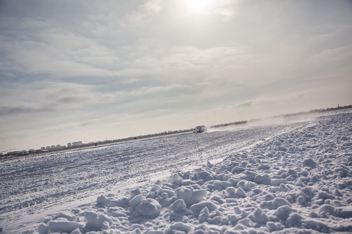 При ускорении слезы восхищения должны стекать по щекам горизонтально в направлении ушей При ускорении слезы восхищения должны стекать по щекам горизонтально в направлении ушей