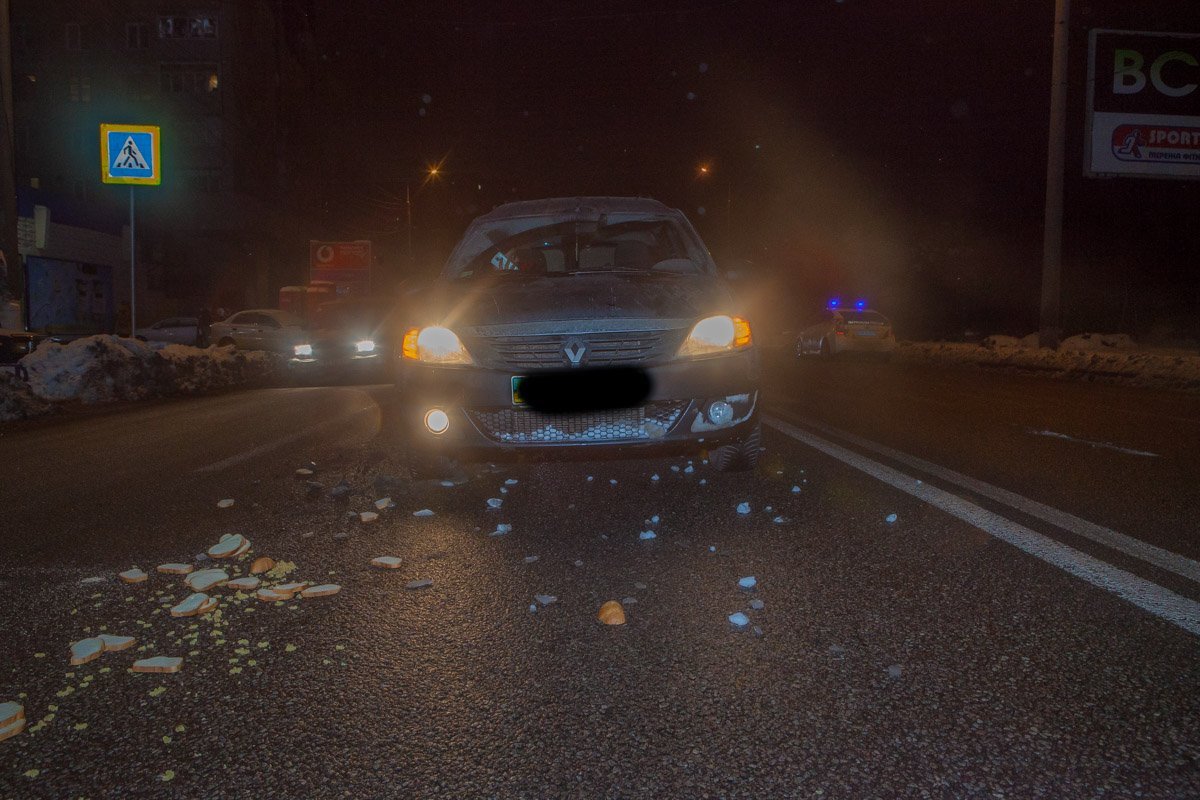 Парня сбил Renault на пешеходном переходе Парня сбил Renault на пешеходном переходе