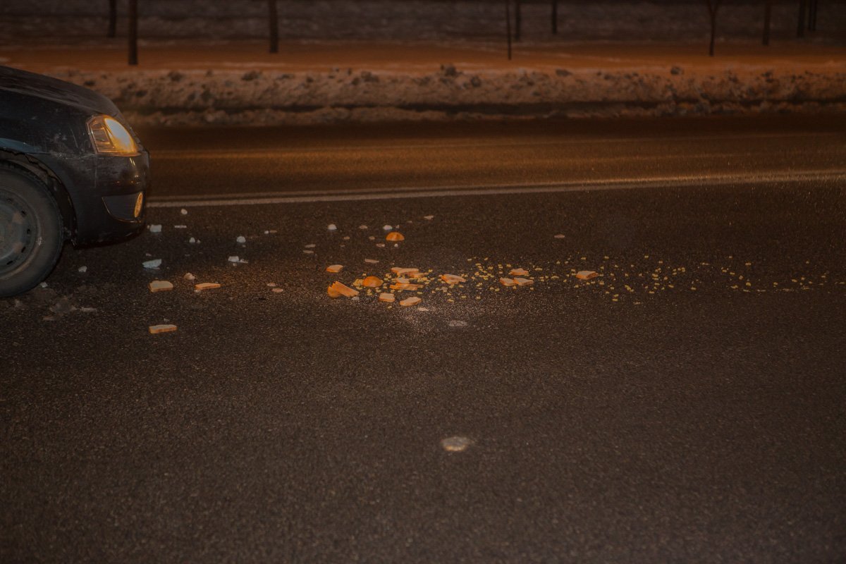 Водитель не успел вовремя затормозить из-за скользкой дороги Водитель не успел вовремя затормозить из-за скользкой дороги