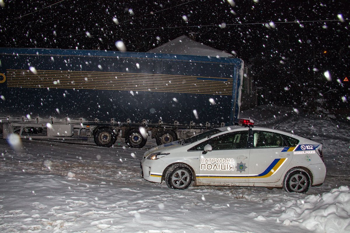 На место приехали сотрудники патрульной полиции