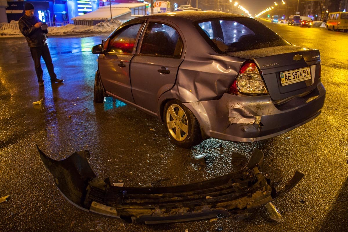 Водитель Chevrolet двигался по Калиновой вверх в сторону проспекта Петра Калнышевского