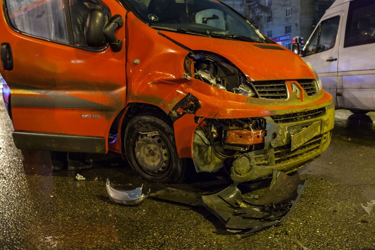 Движение на проспекте затруднено