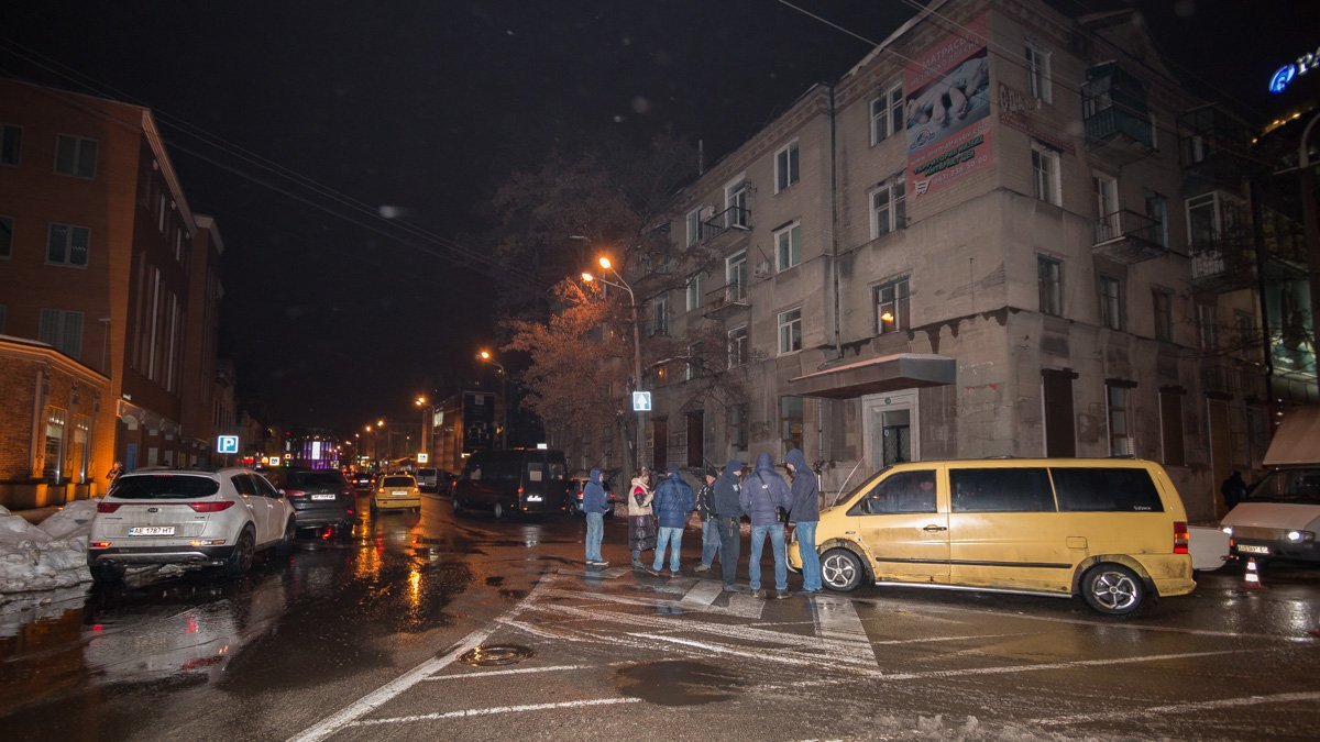 На улице Вячеслава Липинского столкнулись Mercedes и ВАЗ 1