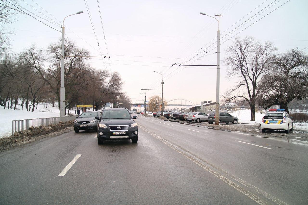 Проезд по данному участку дороги слегка затруднен