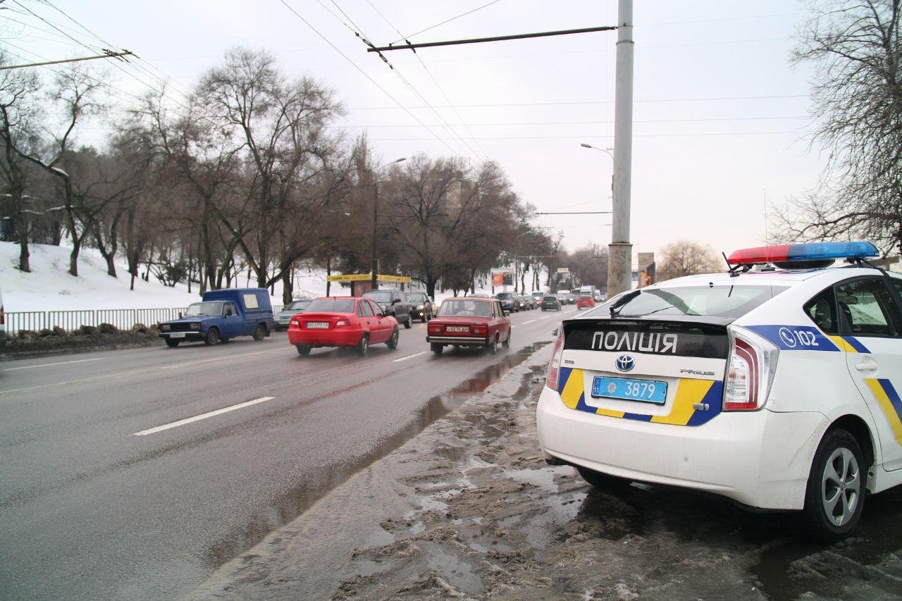 На месте происшествия работает патрульная полиция