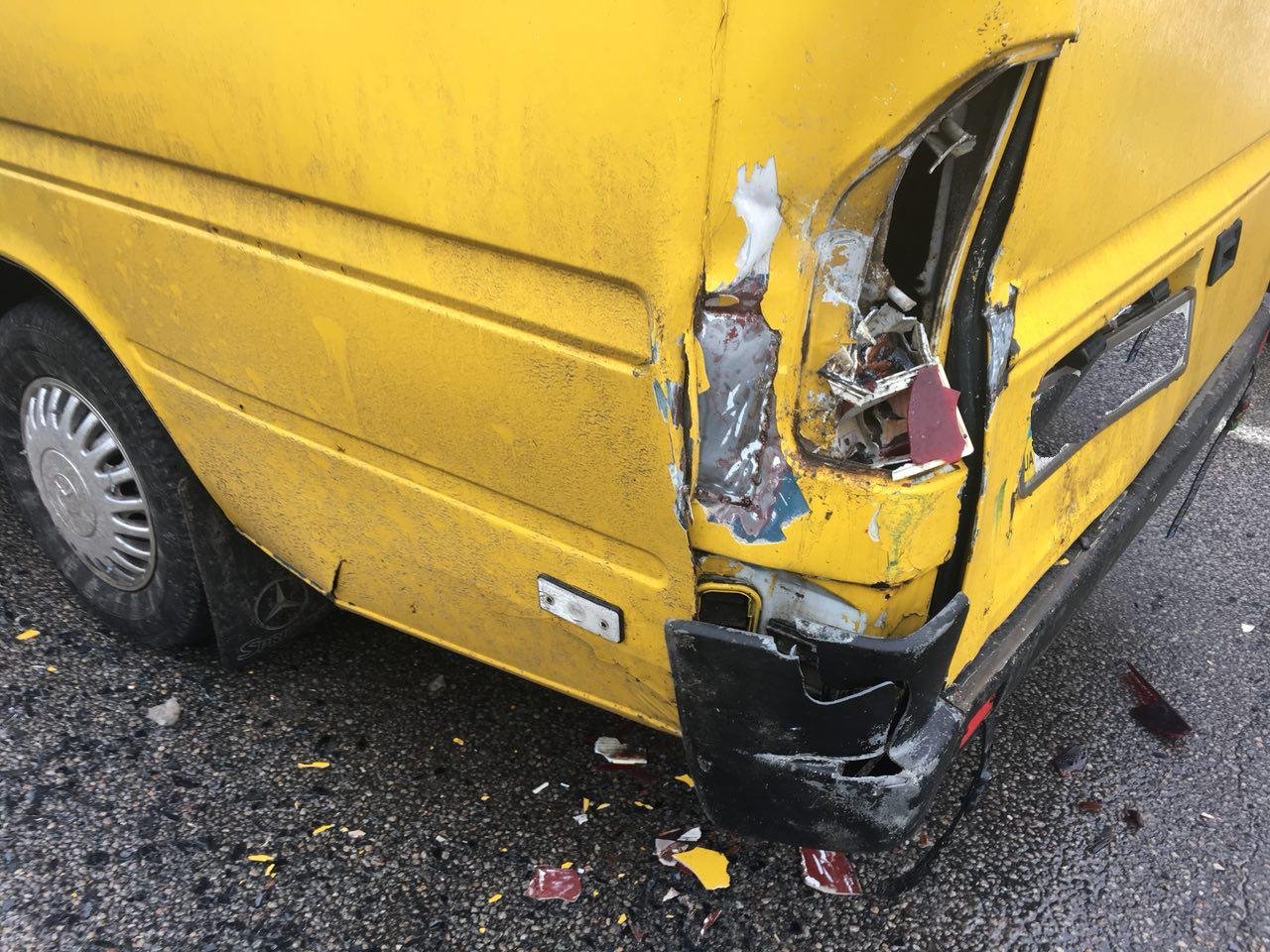 Повреждения микроавтобуса