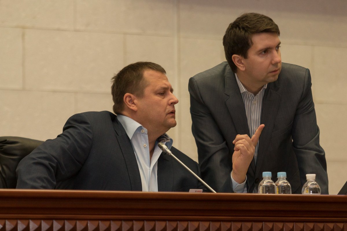 Решаются серьезные вопросы Решаются серьезные вопросы