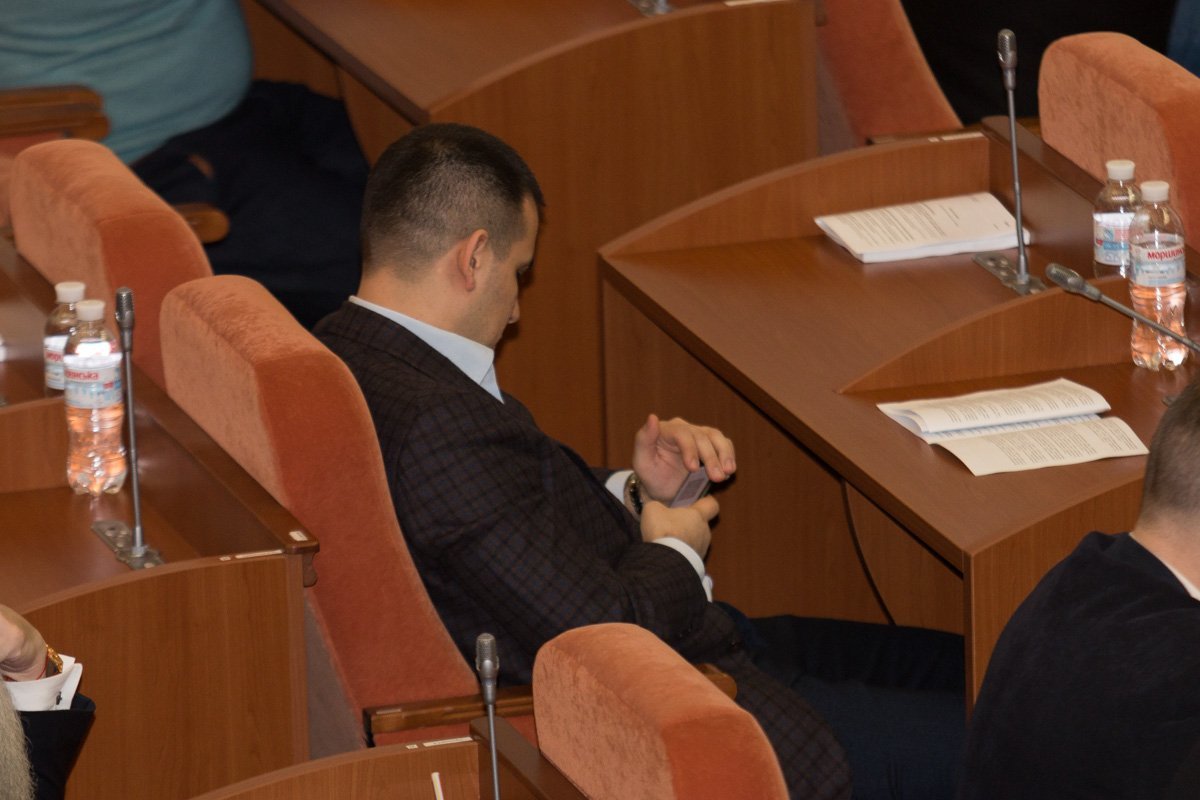 Читать переписки интереснее, чем принимать решения Читать переписки интереснее, чем принимать решения