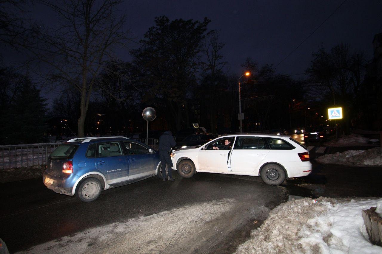 На месте аварии работают сотрудники патрульной полиции, детали инцидента выясняются На месте аварии работают сотрудники патрульной полиции, детали инцидента выясняются