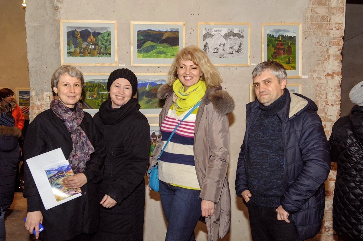Художники с удовольствием общались со всеми посетителями на выставке Художники с удовольствием общались со всеми посетителями на выставке