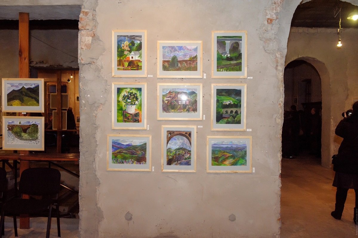 Место проведения выставки помогает погрузиться в творчество Место проведения выставки помогает погрузиться в творчество