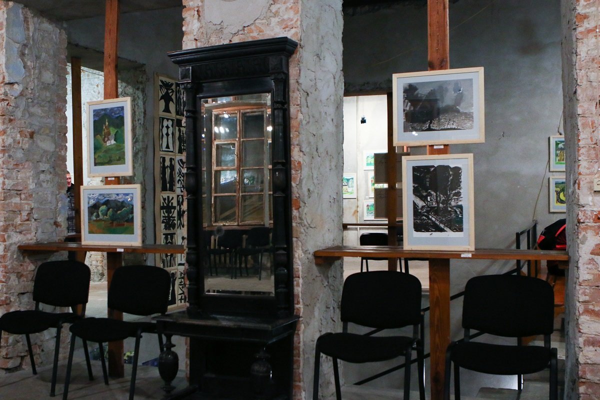 Трудно поверить, что когда-то здесь бывали такие великие деятели искусства, как Пушкин, Пидмогильный и многие другие Трудно поверить, что когда-то здесь бывали такие великие деятели искусства, как Пушкин, Пидмогильный и многие другие