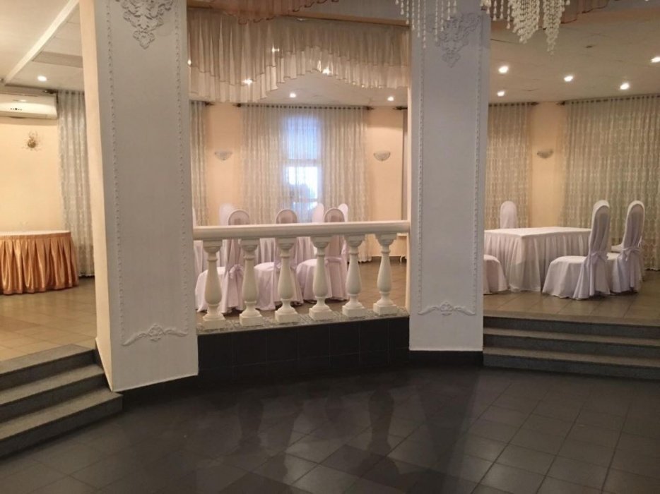 Ночной клуб в постельных тонах