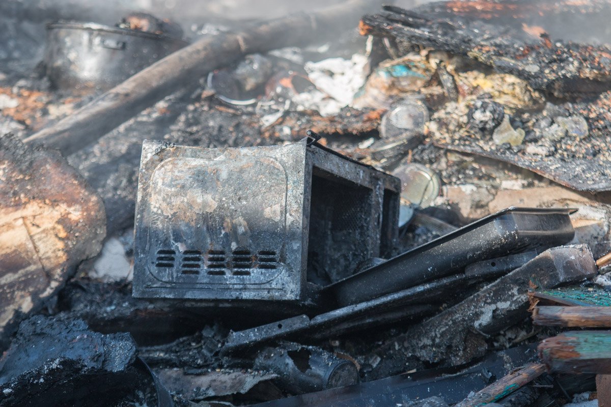 Все что находилось в доме сгорело до тла Все что находилось в доме сгорело до тла