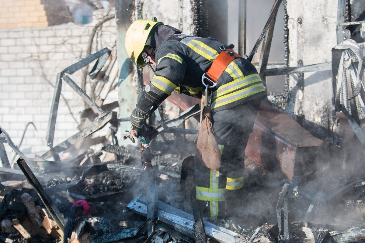 Спасатели пытаются найти тело погибшей девочки Спасатели пытаются найти тело погибшей девочки
