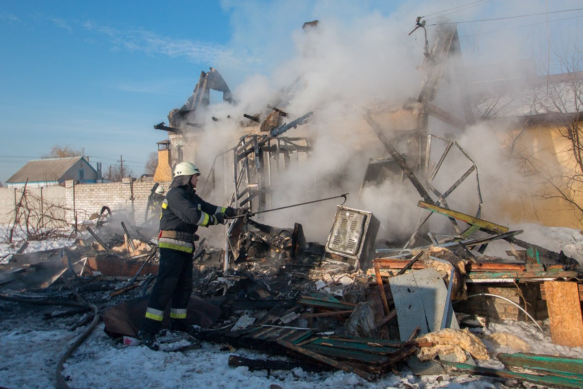 По предварительной информации, пожар произошел из-за того, что ребенок уронил электрический обогреватель По предварительной информации, пожар произошел из-за того, что ребенок уронил электрический обогреватель