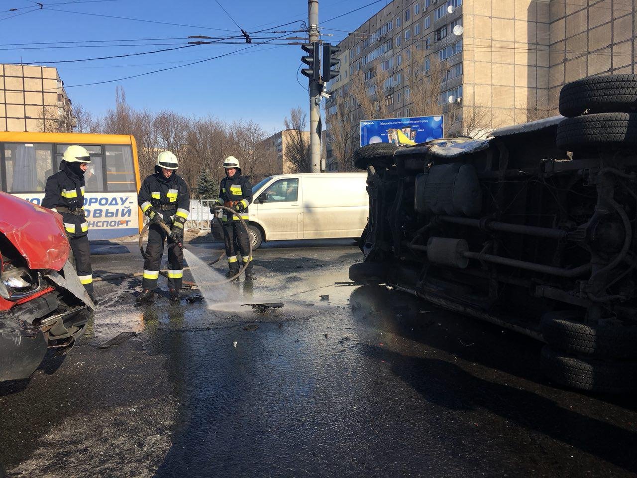 На месте происшествия работала 18 пожарно-спасательная бригада ГСЧС