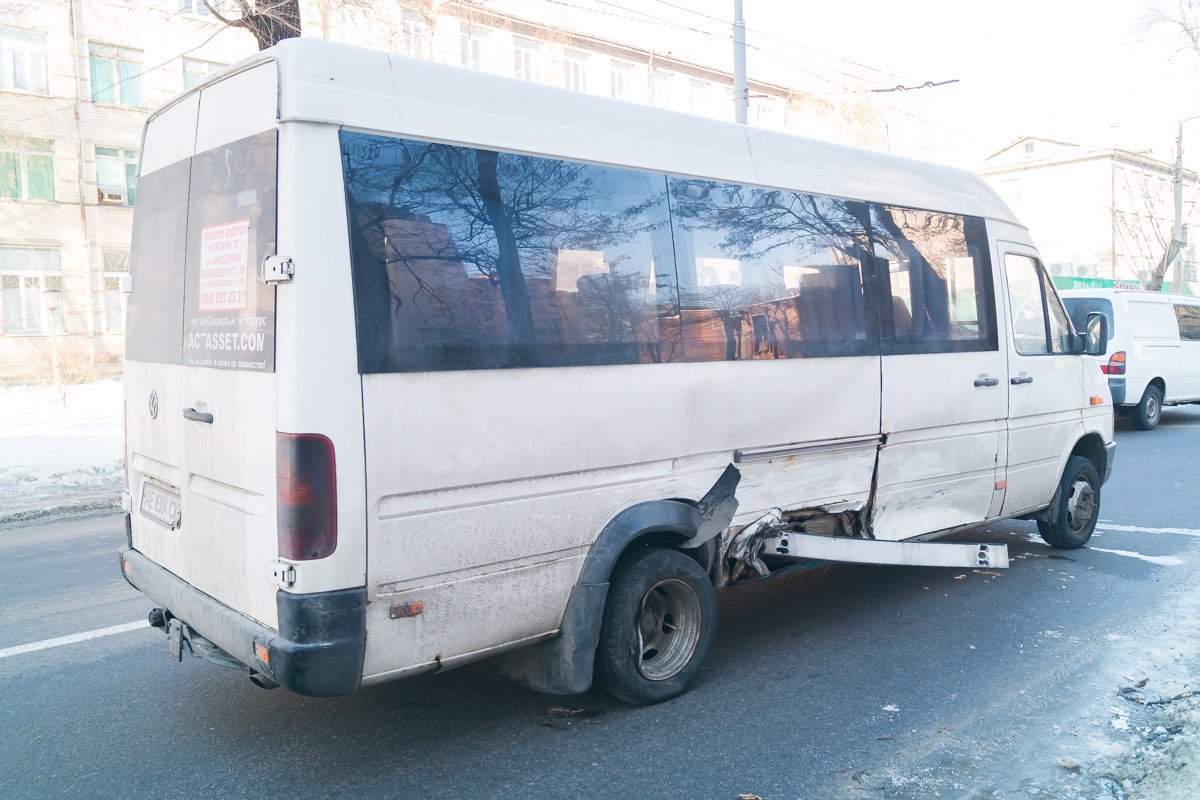 При столкновении пострадала одна из пассажирок маршрутки